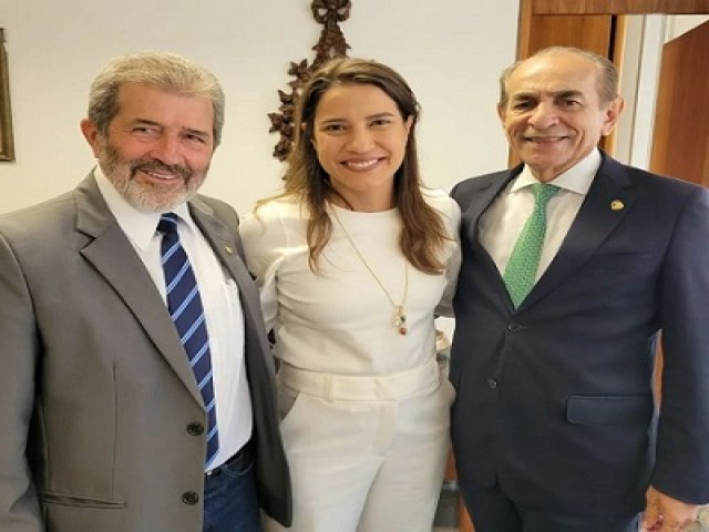 Deputado Gonzaga Patriota acompanha agenda de Raquel Lyra em Braslia