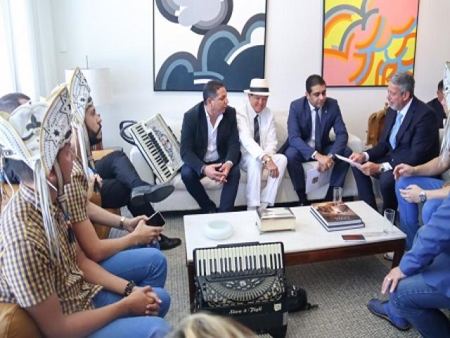 Deputado federal pernambucano apresenta projeto de lei que destina 80% dos recursos de festas juninas para artistas de forr