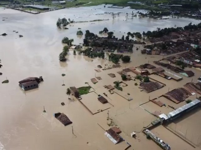 Chuvas em Pernambuco e Alagoas deixam 27 mil pessoas desabrigadas