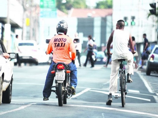 Governo de Pernambuco anuncia reduo da alquota do IPVA, iseno para mototaxistas e parcelamento de multas em at 60 meses