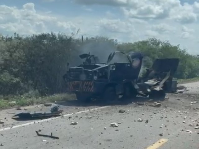 Bandidos explodem carro-forte entre Salgueiro e Parnamirim