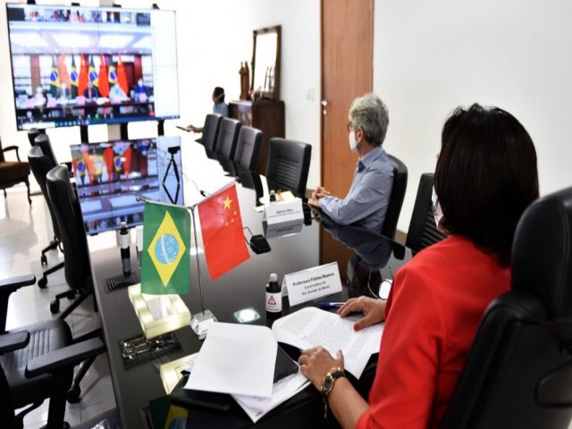 Embaixador da China garante entrega de insumos para produo de 100 milhes de doses de vacina no Brasil