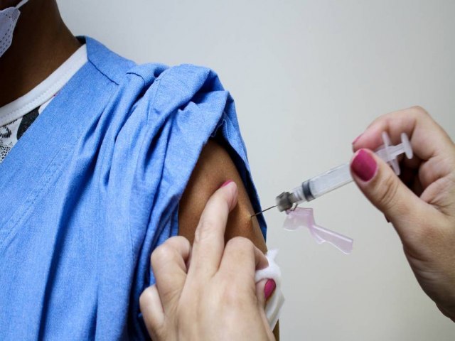 Brasil j aplicou ao menos uma dose de vacina em mais de 4,58 milhes, aponta consrcio de veculos de imprensa