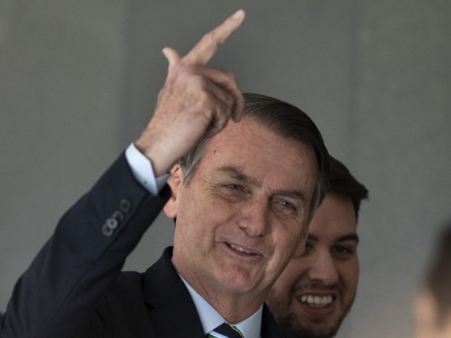Bolsonaro diz que “povo tá vibrando” com o novo decreto sobre armas