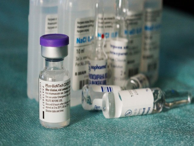 Vacina da Pfizer pode ser conservada em congeladores comuns, mostram dados