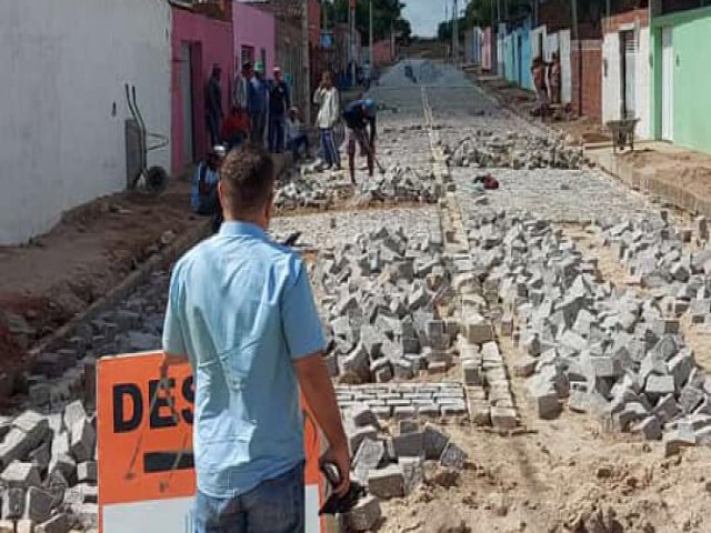 Prefeito Jlio Csar: obras de calamento em ruas e avenidas do Cear-Mirim