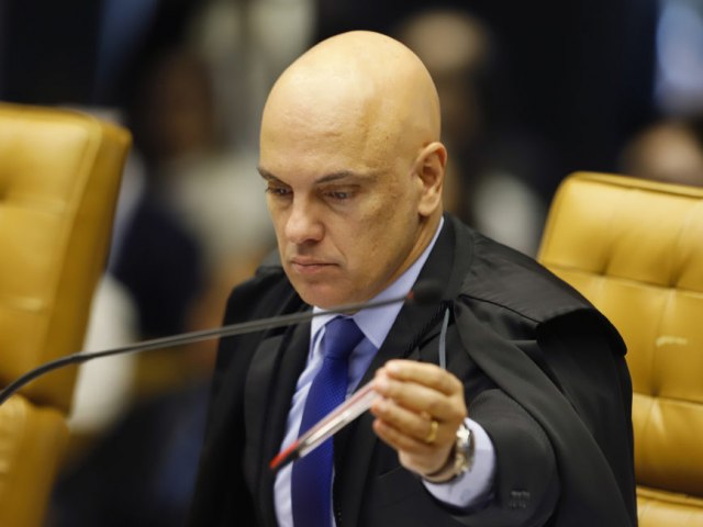 Moraes pede vista e STF suspende outra vez julgamento sobre decreto de armas