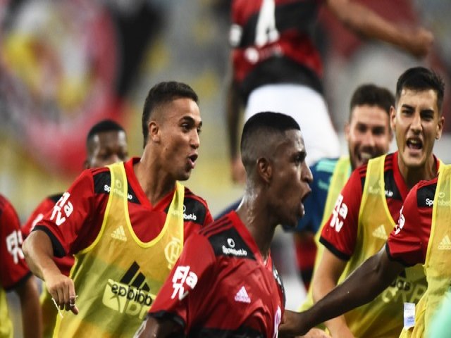 Sem titulares, Flamengo vence o Nova Iguaçu com golaço de Max nos acréscimos, na estreia do Carioca