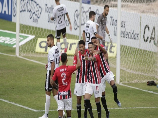 São Paulo goleia a Inter de Limeira e conquista primeira vitória com Crespo