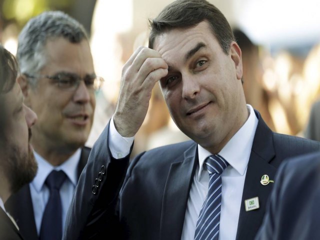 Caso das rachadinhas: Após anular quebra de sigilo, STJ volta a julgar recursos de Flávio Bolsonaro e Queiroz nesta terça-feira