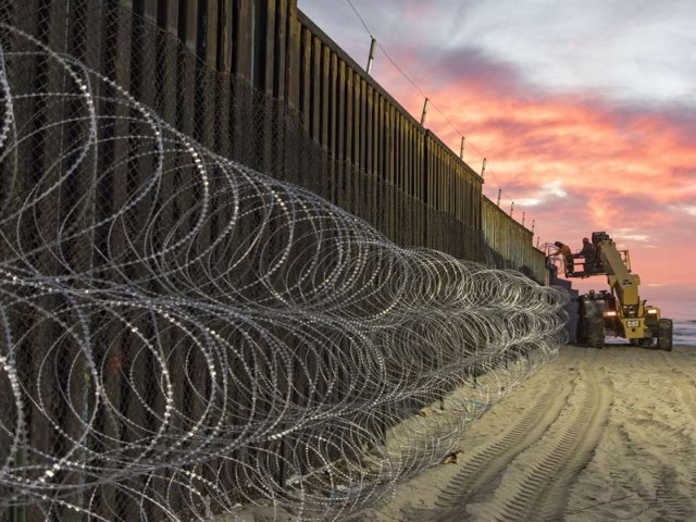 EUA: No venham para c, as fronteiras esto fechadas