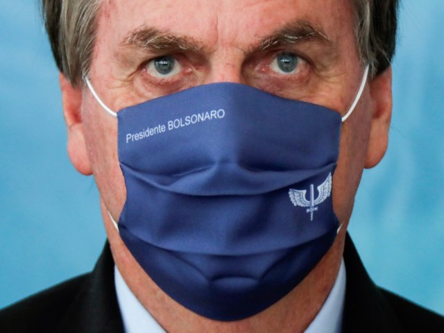 Bolsonaro diz a interlocutor que vai se vacinar contra Covid