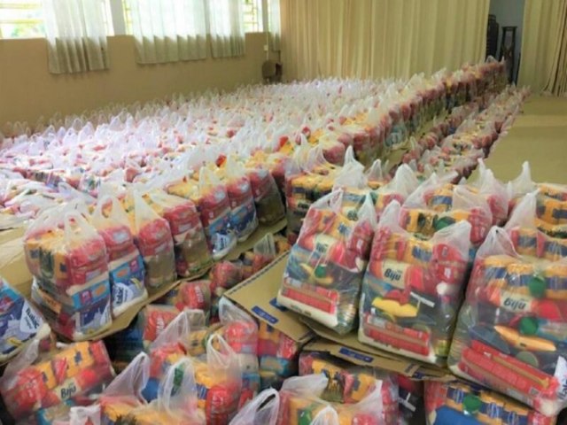 Distribuio de 11.700 kits Escolares e 2.500 Cestas Bsicas a Autnomos