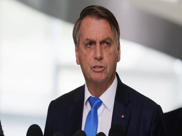 Bolsonaro sanciona lei que tipifica crime de stalking