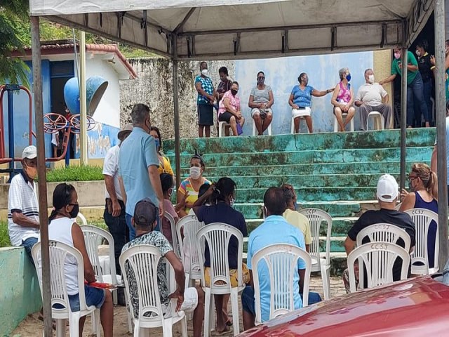 Prefeito Jlio Csar acompanhou vacinao na Comunidade Quilombola no distrito de Coqueiros 