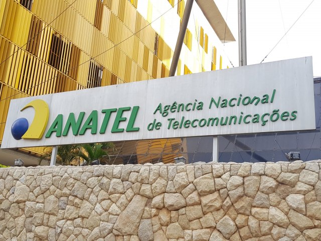 Vereadora Albanita Saturnino tem resposta da ANATEL sobre implantao de torre de operadora mvel para praia de Maracaja