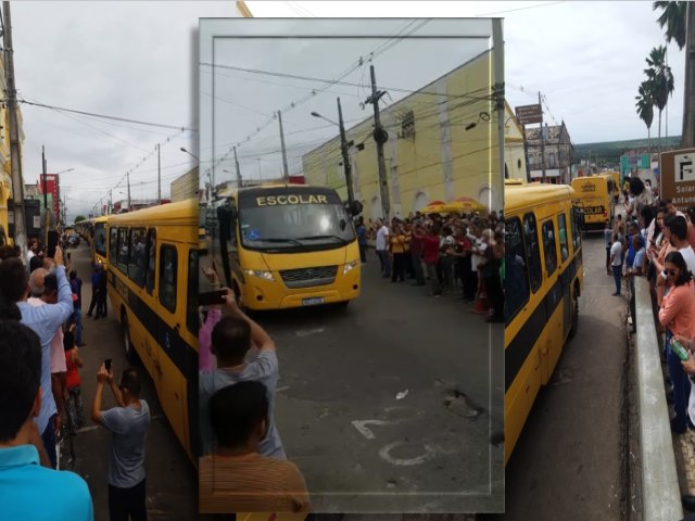 Prefeitura de Ceará-Mirim entrega a população 22 ônibus escolares