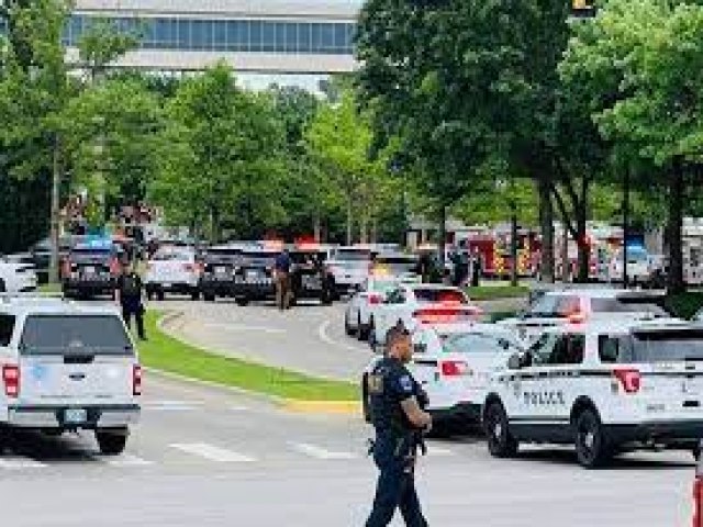 Desfile de 4 de julho  interrompido por tiros nos EUA