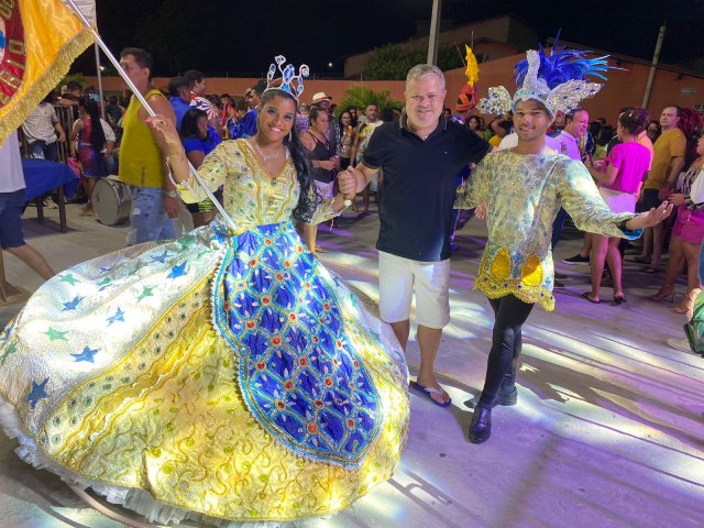 Prefeitura de Ceará-Mirim realiza prévia carnavalesca na praia de Muriú.