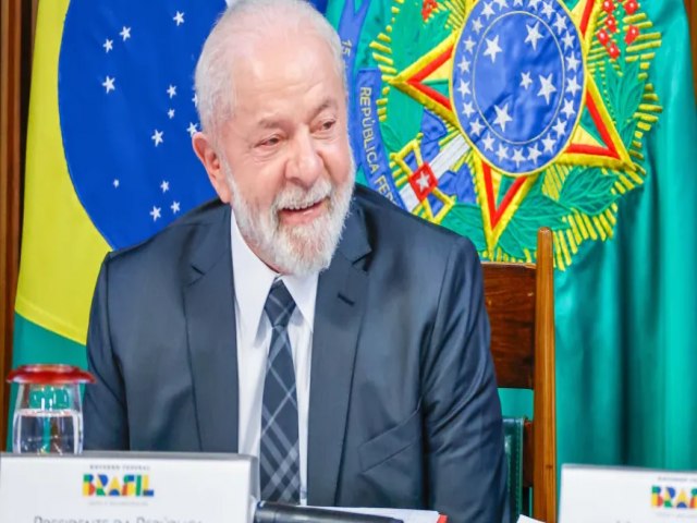 Lula alerta ministros que irá intervir, se pastas não atenderem demandas do Planalto