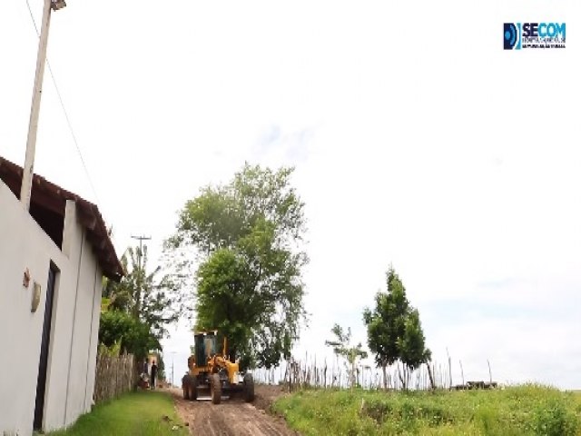 Serviço de terraplanagem na zona rural de Ceará-Mirim