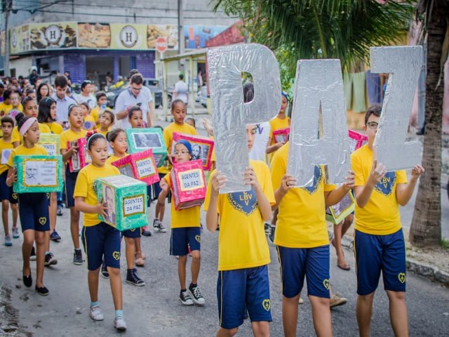 Crianças e adolescentes da Zona Oeste de Natal/RN promovem a 7ª Caminhada pela Paz