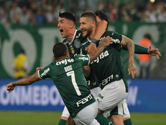 Palmeiras bate Athletico-PR e consolida hegemonia continental com indita Recopa!
