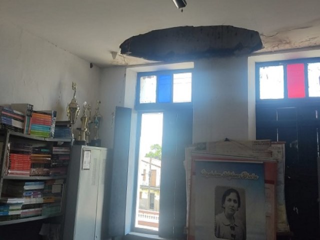 Parte do teto de escola cai e atinge servidora em Cear-Mirim