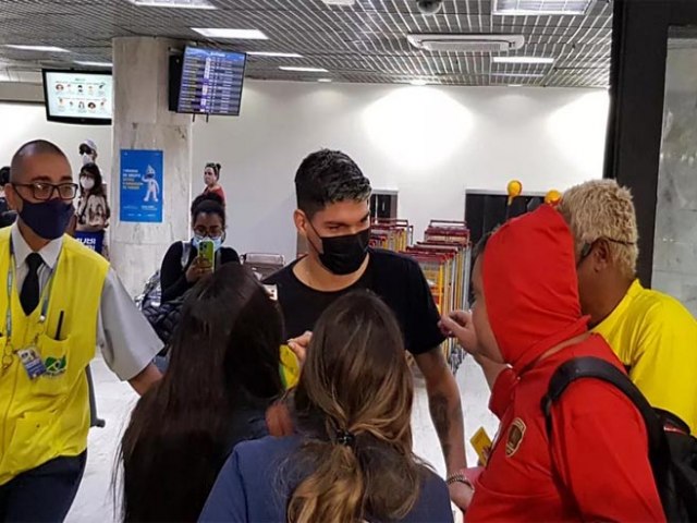Potiguar de Carnaba dos Dantas retorna da Europa para o Flamengo