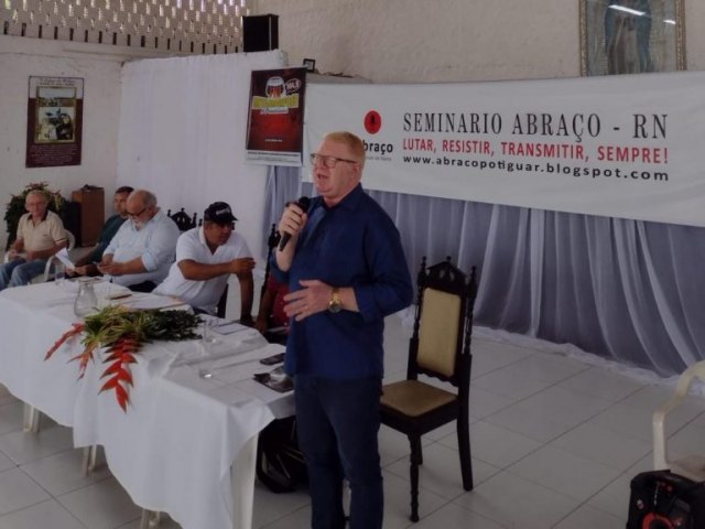 Deputado Ubaldo Fernandes destaca Lei de sua autoria em evento em Macaba com radialistas comunitrios do RN