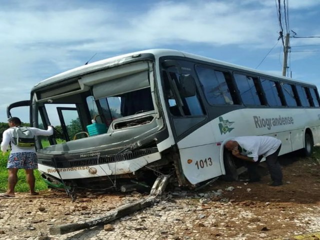 Turista uruguaia fica ferida em acidente de nibus em Pipa