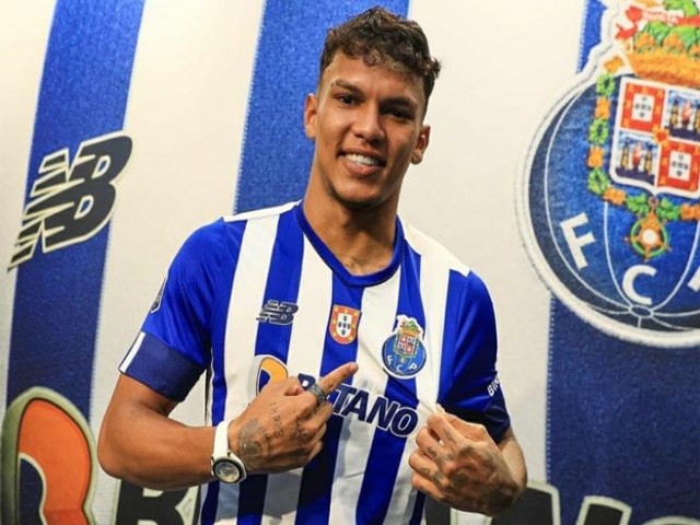 Porto apresenta o atacante assuense Gabriel Veron, vendido pelo Palmeiras