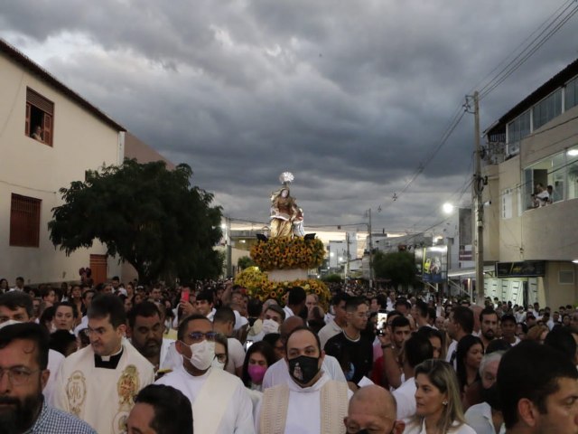 Em Caic, encerramento da Festa de Sant'Ana rene 60 mil fiis   