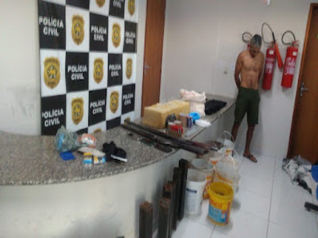 Homem é preso com armas e vasto material explosivo durante ação policial em chácara na zona rural de Pau dos Ferros/RN