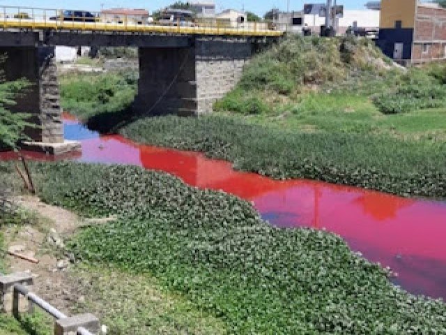 Rio com gua vermelha assusta moradores de Caic