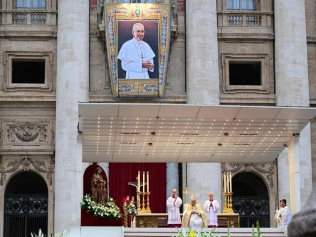 Religio Papa Francisco beatifica Joo Paulo I, o papa sorridente