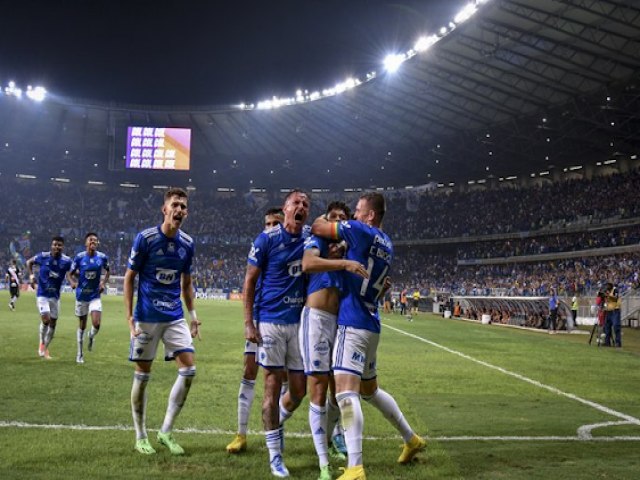 Cruzeiro supera recorde e confirma retorno  Srie A