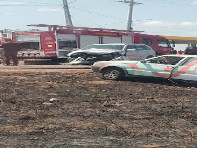 Coliso entre Suzuki e Fiat Mobi deixa um morto e trs feridos na BR-405, na zona rural de Pau dos Ferros