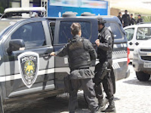 Polcia Civil deflagra Operao Mel de Areia e prende trs suspeitos por roubo
