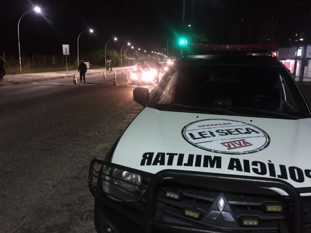 MOTORISTA ALCOOLIZADO TENTA FUGIR DE BLITZ, DIRIGE PELA CONTRAMO E  PRESO APS OFERECER R$ 300 A PMS PARA SE LIVRAR DE FLAGRANTE EM NATAL