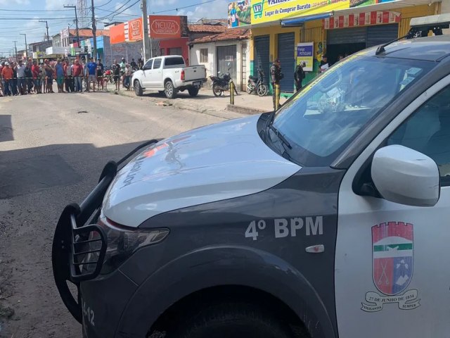 Bandido morre e dono de mercadinho  baleado em troca de tiros durante tentativa de assalto em Natal