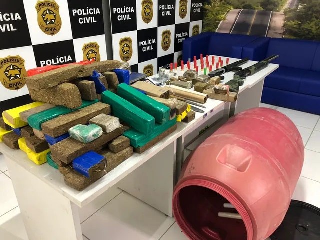 Polcia Polcia Civil apreende 50 kg de maconha e armas longas durante operao em Parnamirim