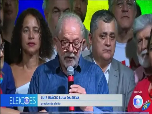 Tentaram me enterrar vivo e estou aqui para governar este pas, diz Lula em primeiro discurso como presidente eleito
