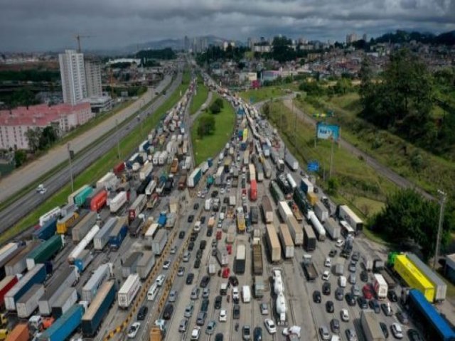 Economia Bloqueios das estradas podem impactar preos e aumentar a inflao