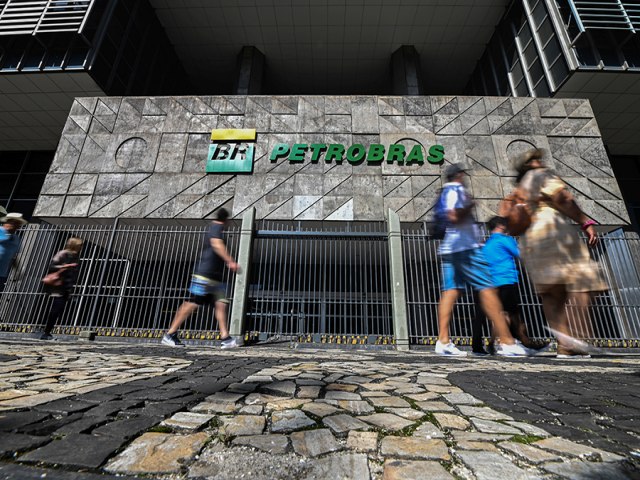 Petrobras tem lucro lquido de US$ 8,8 bi no 3 trimestre