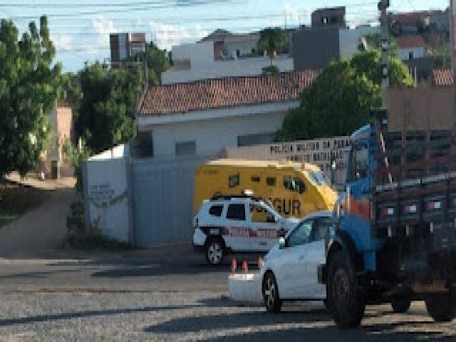 Bandidos Atiram de Fuzil 7,62 em Carro Forte na Divisa do Serid/RN com o Serto da Paraba