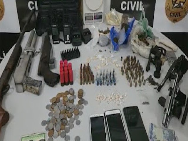 POLCIA APREENDE ARMAS E GRANDE QUANTIDADE DE DROGAS EM MOSSOR-RN