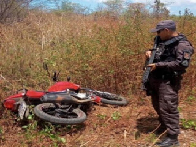 Assaltantes Roubam Moto e Trocam Tiros com a Polcia Militar no RN