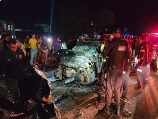 Dois carros batem de frente e acidente deixa dois mortos e trs feridos no Oeste do RN