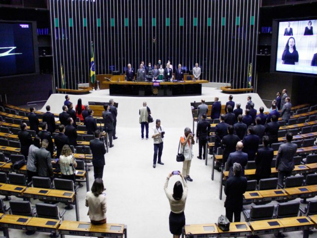 Poltica Parlamentares reajustam seus prprios salrios para R$ 41,2 mil